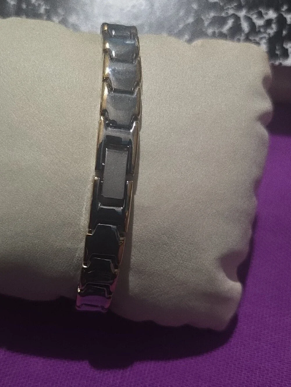 Gucci Silver-Tone Bracelet Watch with White Dial and Gold Accents